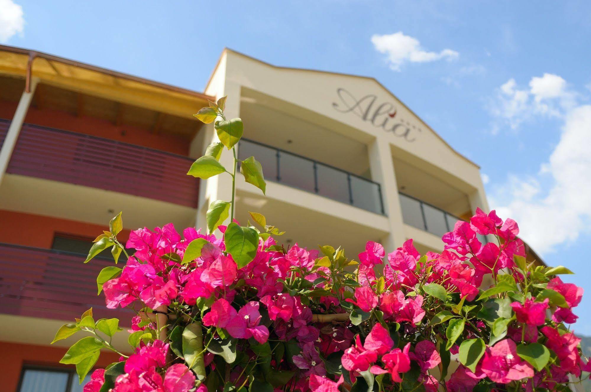 ALIA appartements&wellness Algund Exterior foto